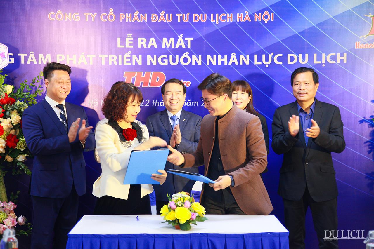 PGS.TS Nguyễn Thị Nguyên Hồng,Trưởng khoa Du lịch –Khách sạn (ĐH Thương mại) ký kết hợp tác đào tạo với THD